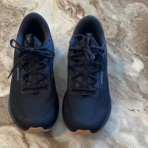 Brooks men’s size 12 black shoes like new